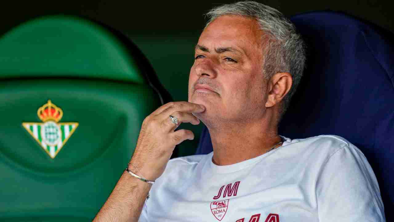 Mourinho mette i bastoni tra le ruote alla Juve: colpo a sorpresa in Serie A