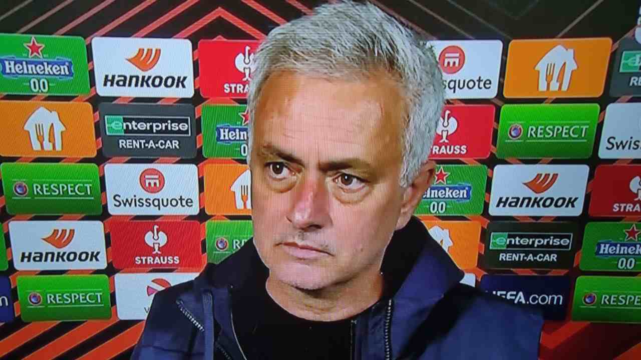 Mourinho elogia la Roma e gonfia il petto: "È veramente un piacere"