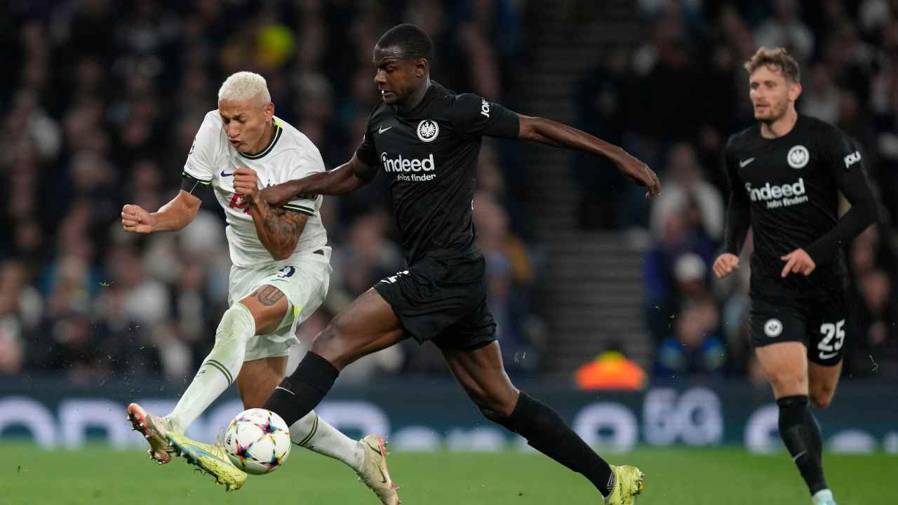 Ciclone Premier a gennaio: l'affare che taglia fuori Milan e Juve