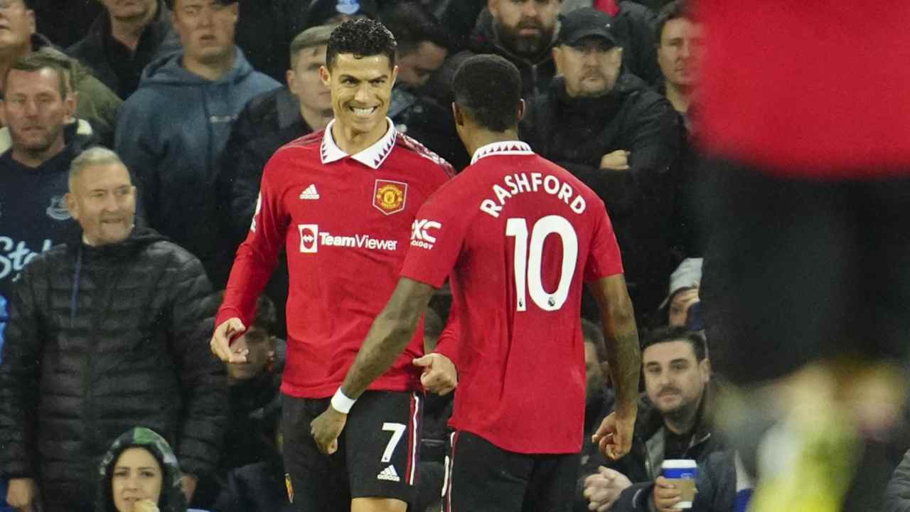Everton-Manchester United, Cristiano Ronaldo entra in campo e torna al gol: il sorriso al momento del cambio