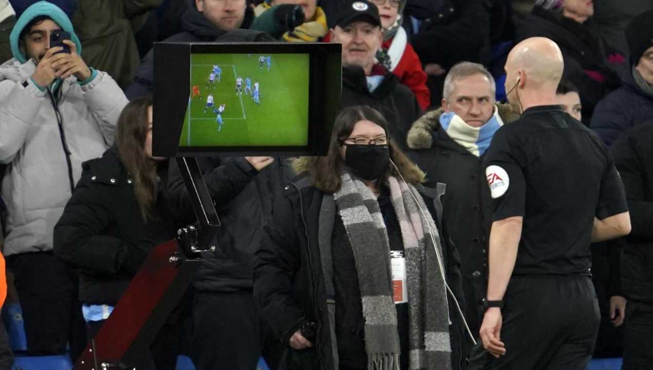 Leeds-Arsenal interrotta