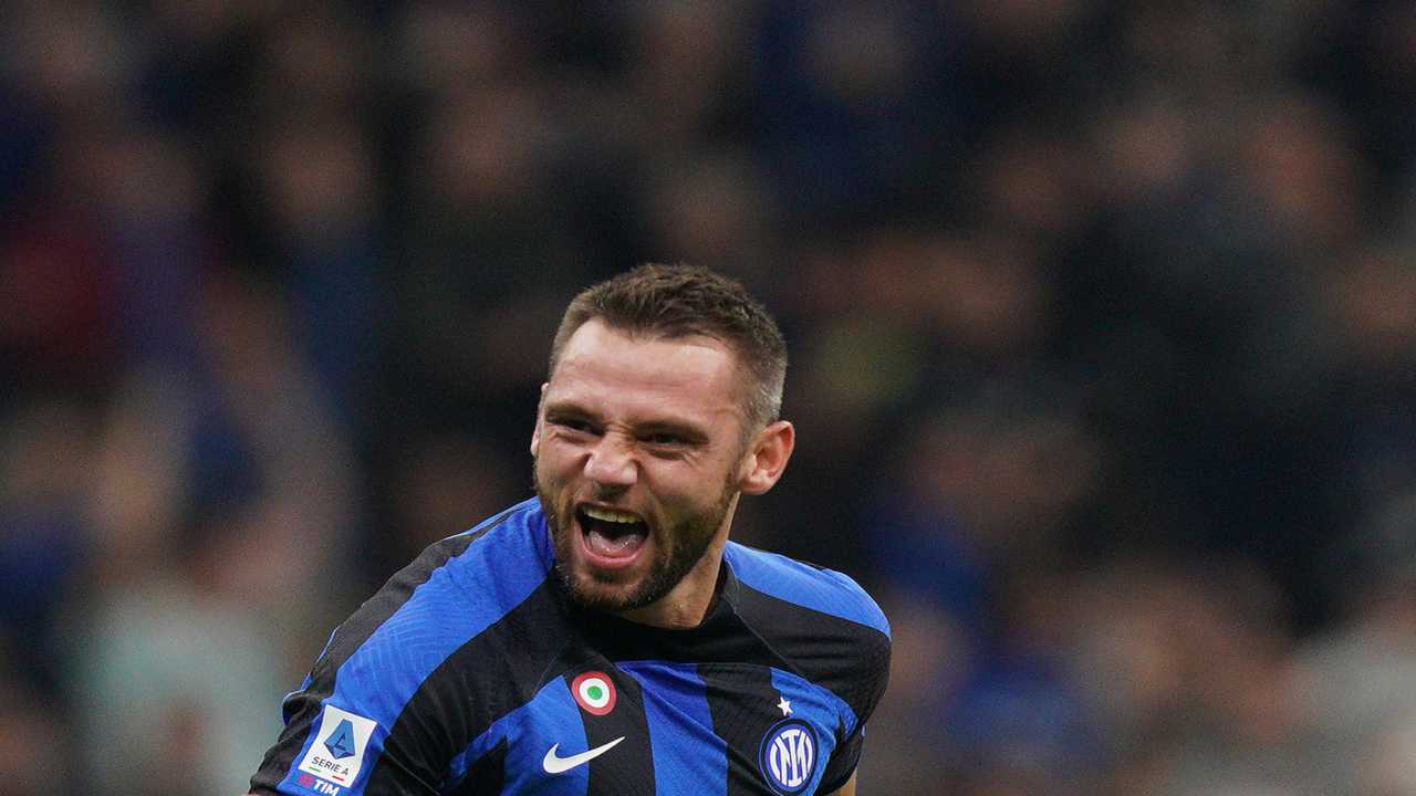 Calciomercato Inter, addio senza rinnovo: Simeone vuole de Vrij a costo zero