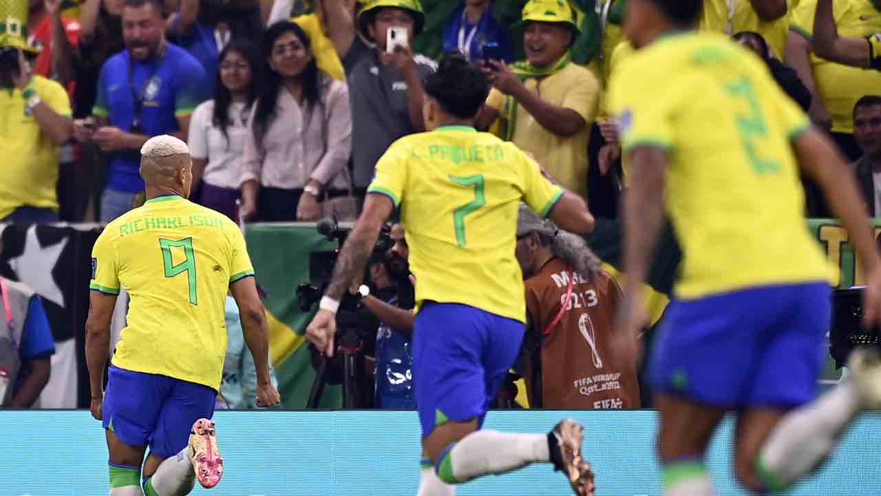 Doppietta da urlo di Richarlison: il Brasile non stecca all'esordio