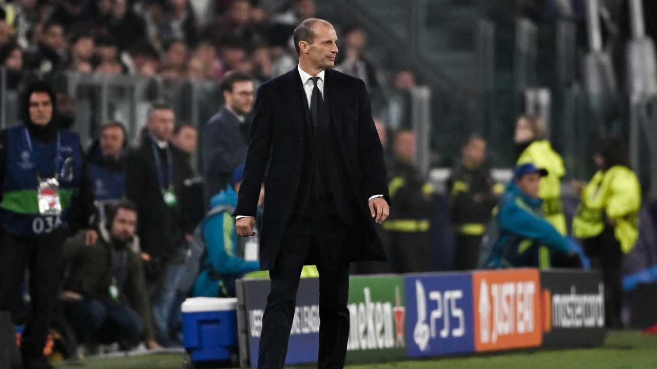 Il bomber rinnova: niente Serie A, Juventus e Milan gelate