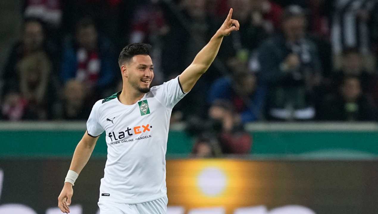 Bensebaini, il Dortmund sfida Juventus e Inter