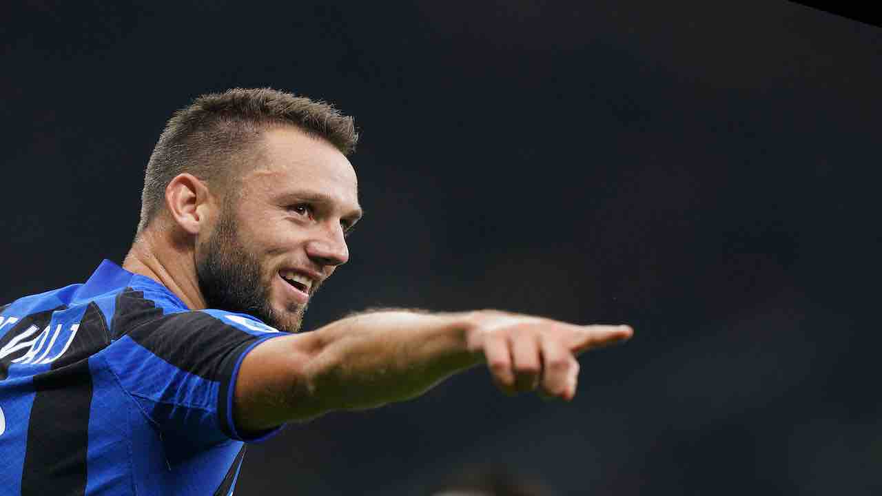 Calciomercato Inter, rinnovo de Vrij