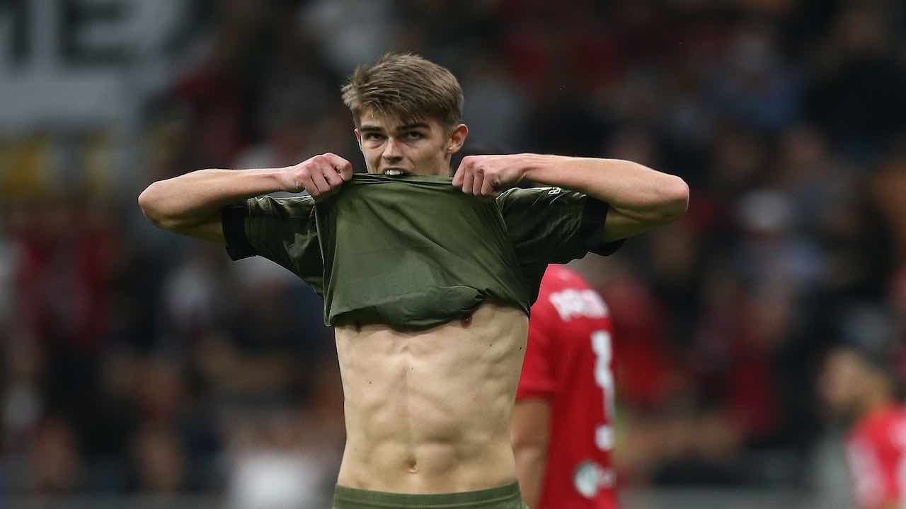 Milan: De Ketelaere delude, bene Ziyech