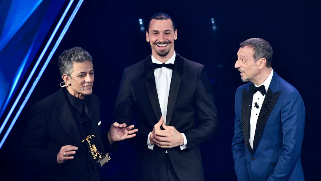 Mondiali in Qatar, Fiorello all'attacco: "Tutti dovrebbero ritirarsi"