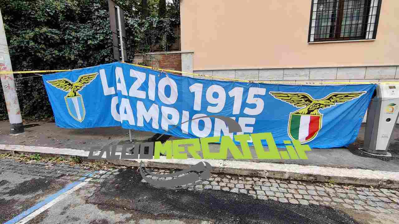 Lazio, sit-in dei tifosi davanti alla Figc: rivendicato lo scudetto