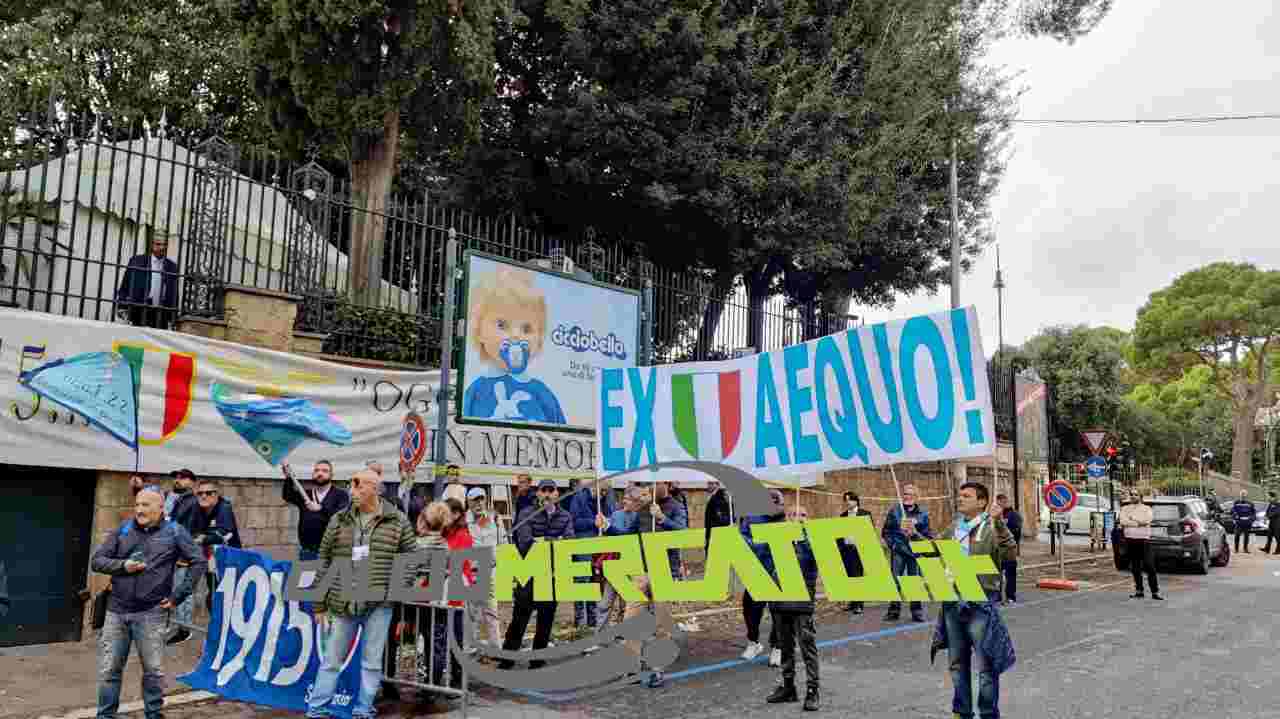 Lazio, sit-in dei tifosi davanti alla Figc: rivendicato lo scudetto