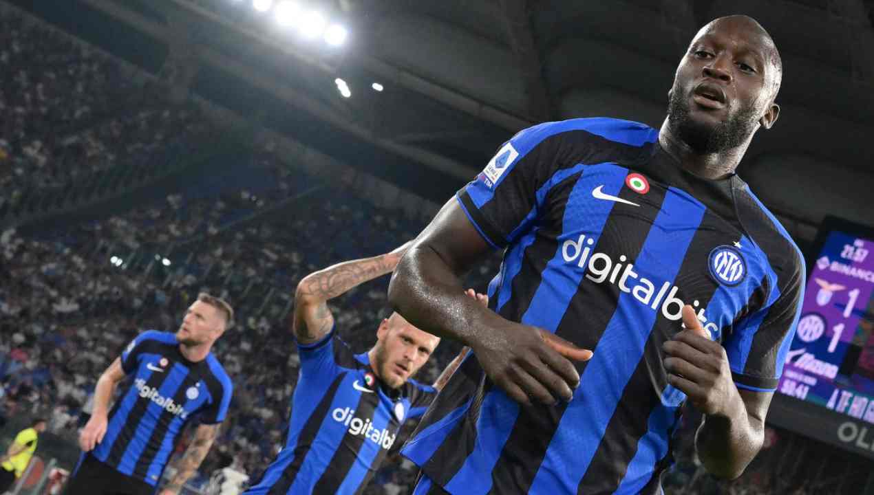 Lukaku via, Inter su Moukoko