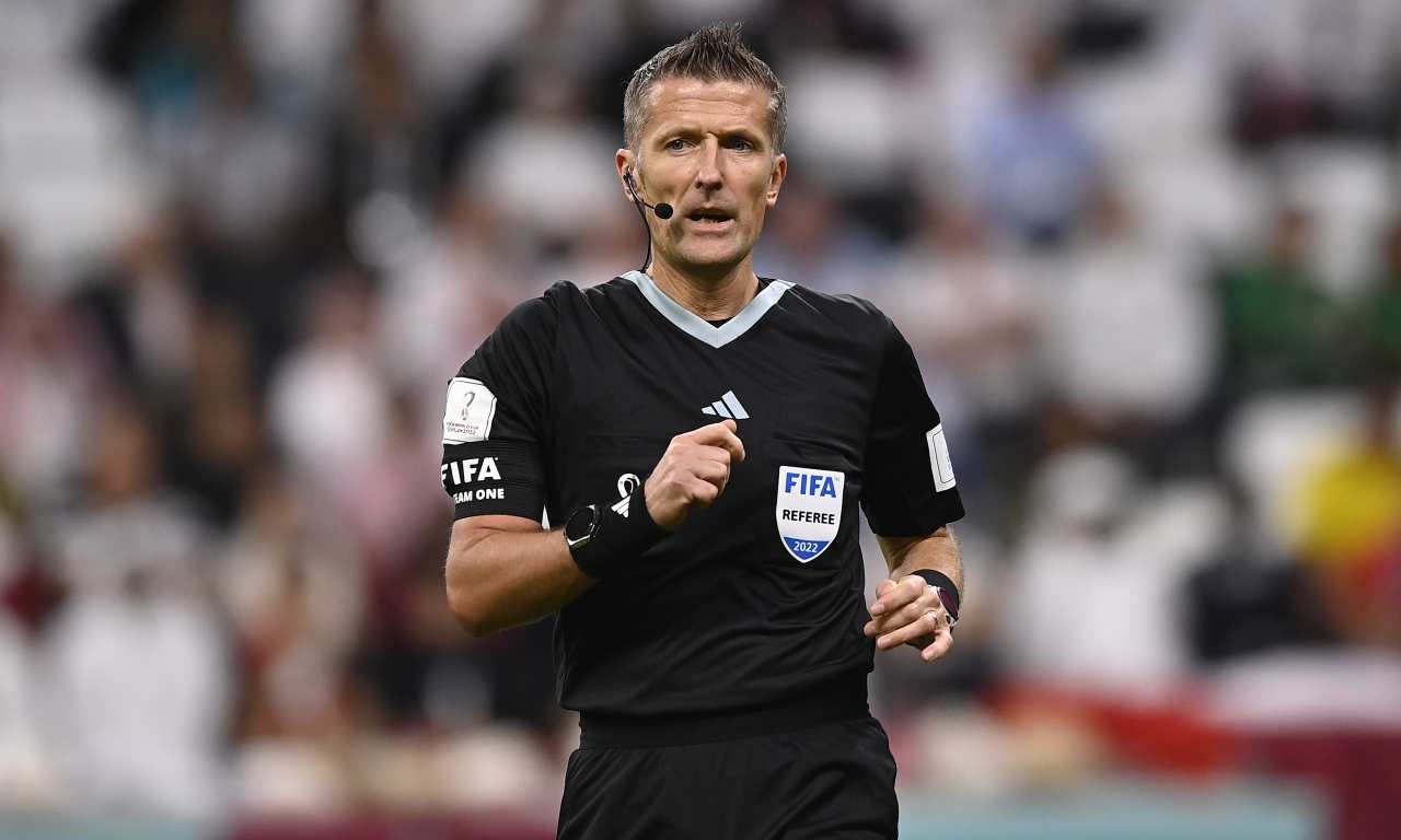 Orsato è il primo nella storia del Mondiale: i tifosi non dimenticano