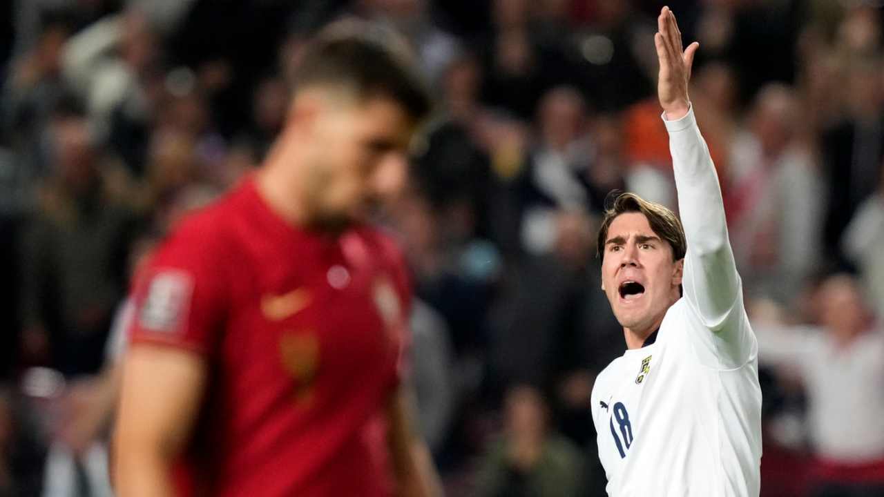 Bufera social su Vlahovic: "È un mistero"