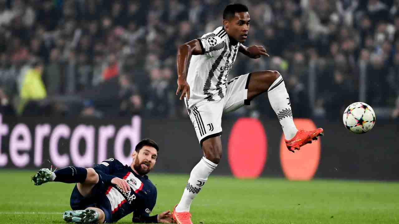 Calciomercato Juventus, Alex Sandro può salutare a gennaio