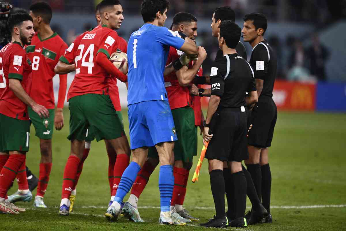 Croazia-Marocco, Hakimi furioso a fine partita con Infantino