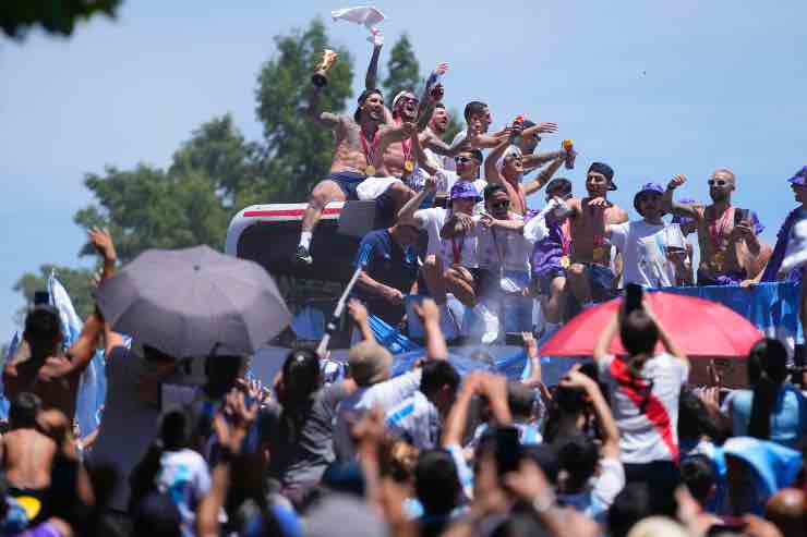 Il ritorno a casa dell'Argentina: tifosi in tripudio a Buenos Aires