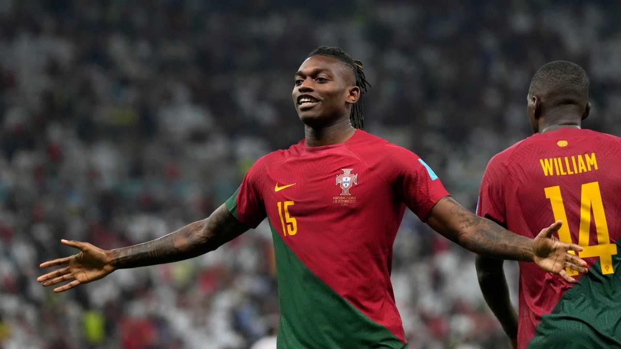 Cento milioni e multa pagata: così si prendono Leao