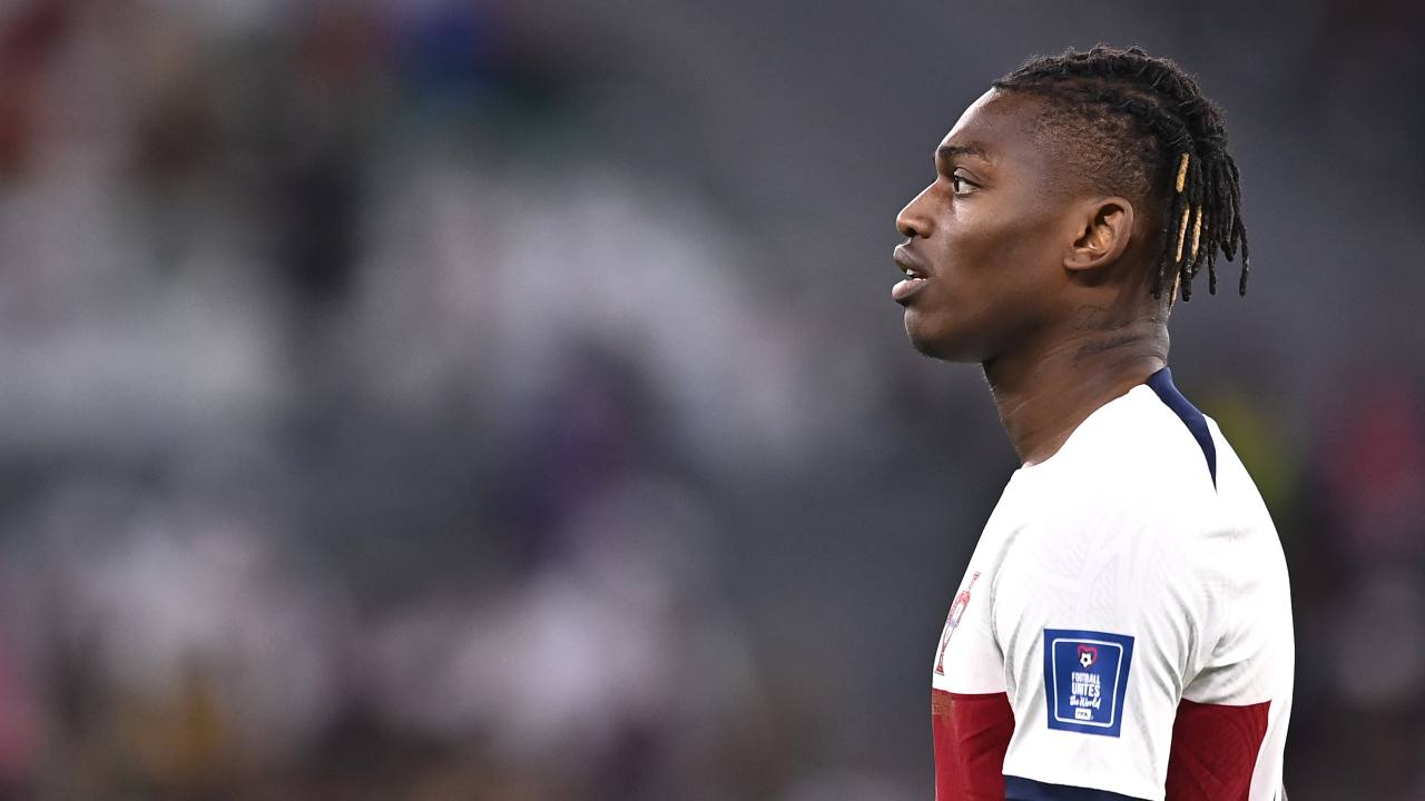 TV PLAY | Offerta al Milan per Leao: "Contropartita importante"