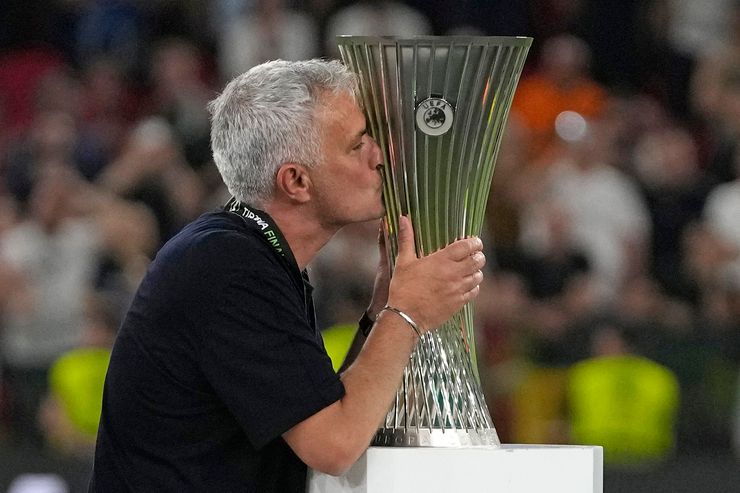 Iffhs, Ancelotti allenatore dell'anno, Mourinho quinto