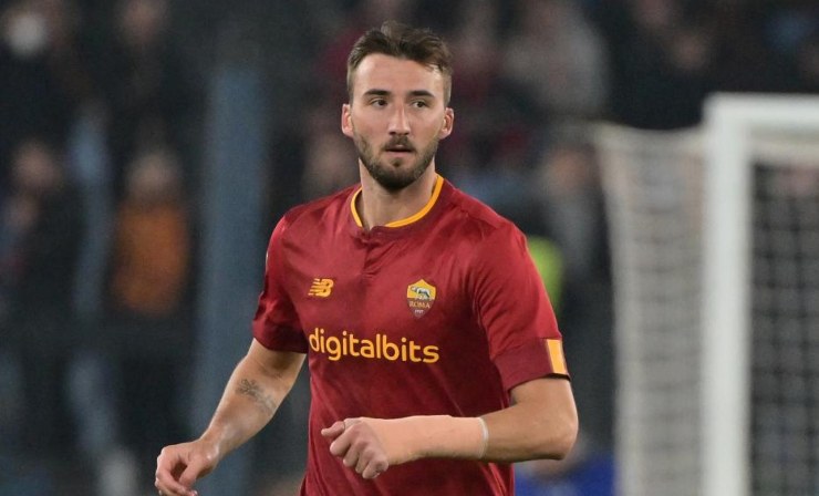 Roma-Fiorentina, giallorossi in undici contro dieci ma non si sblocca: Cristante nel mirino sui social 