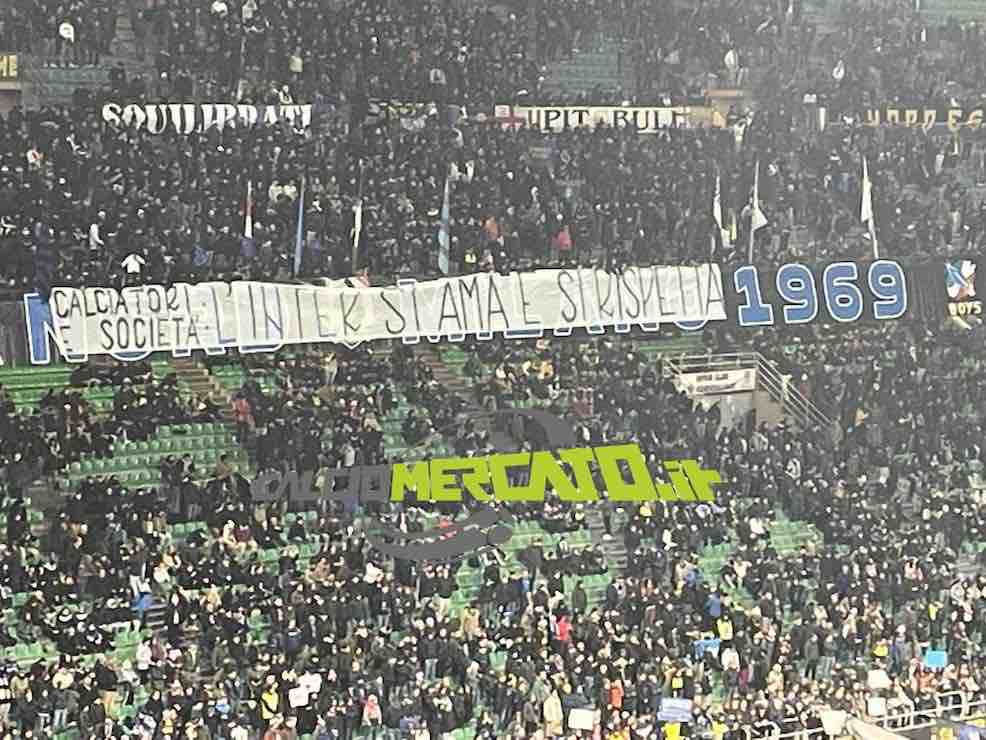 Inter, lo striscione della Curva Nord per Skriniar