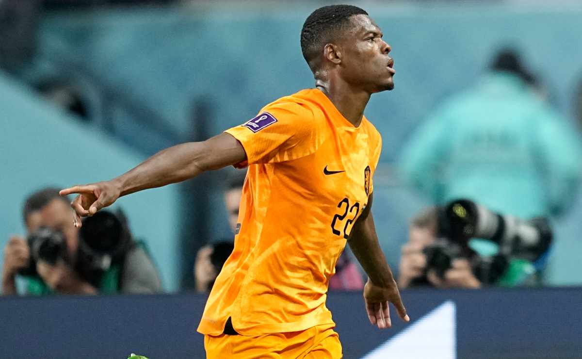 Calciomercato Inter, il Barcellona spinge per Dumfries: ci pensa De Jong