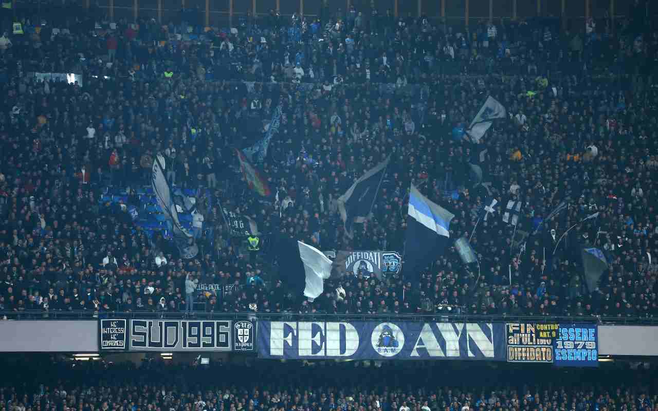 Scontri tra tifosi di Napoli e Roma, il Ministro rompe gli indugi: due mesi di stop