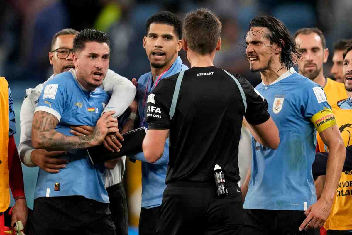 cavani arbitro siebert uruguay squalifica galera calciomercato.it 20231101
