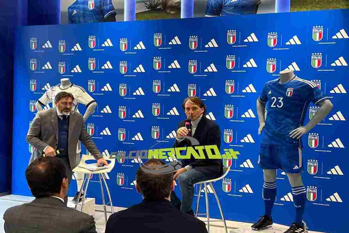 Italia, Mancini alla presentazione delle nuove maglie