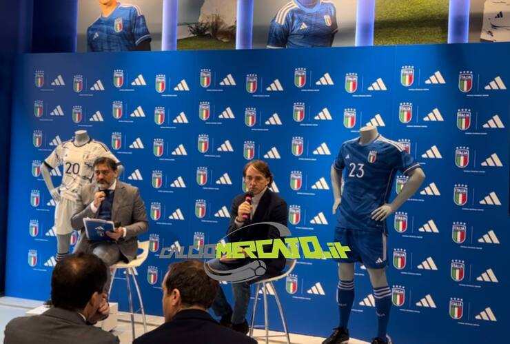 Italia, Mancini alla presentazione delle nuove maglie