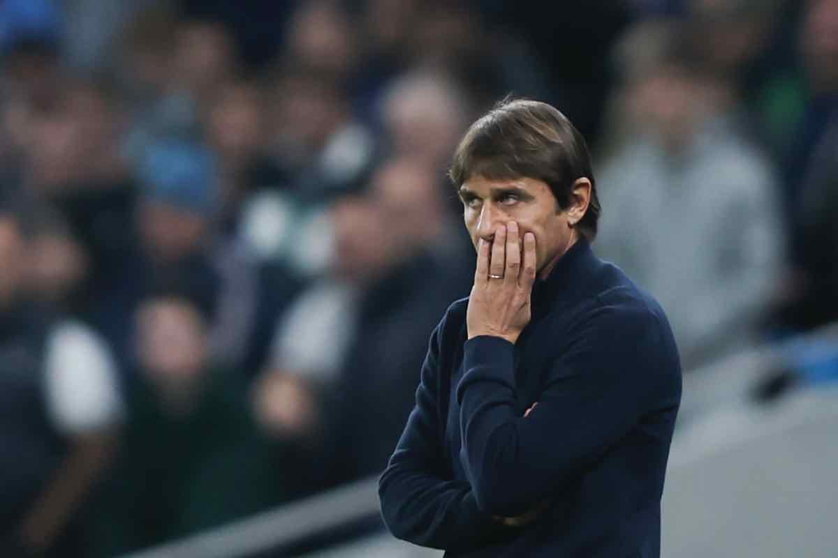 I tifosi del Tottenham chiedono l'esonero di Conte