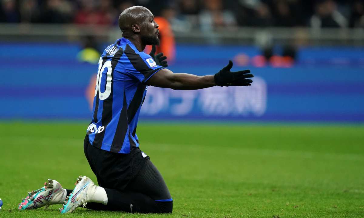 Subito multa per Lukaku, poi l'addio all'Inter