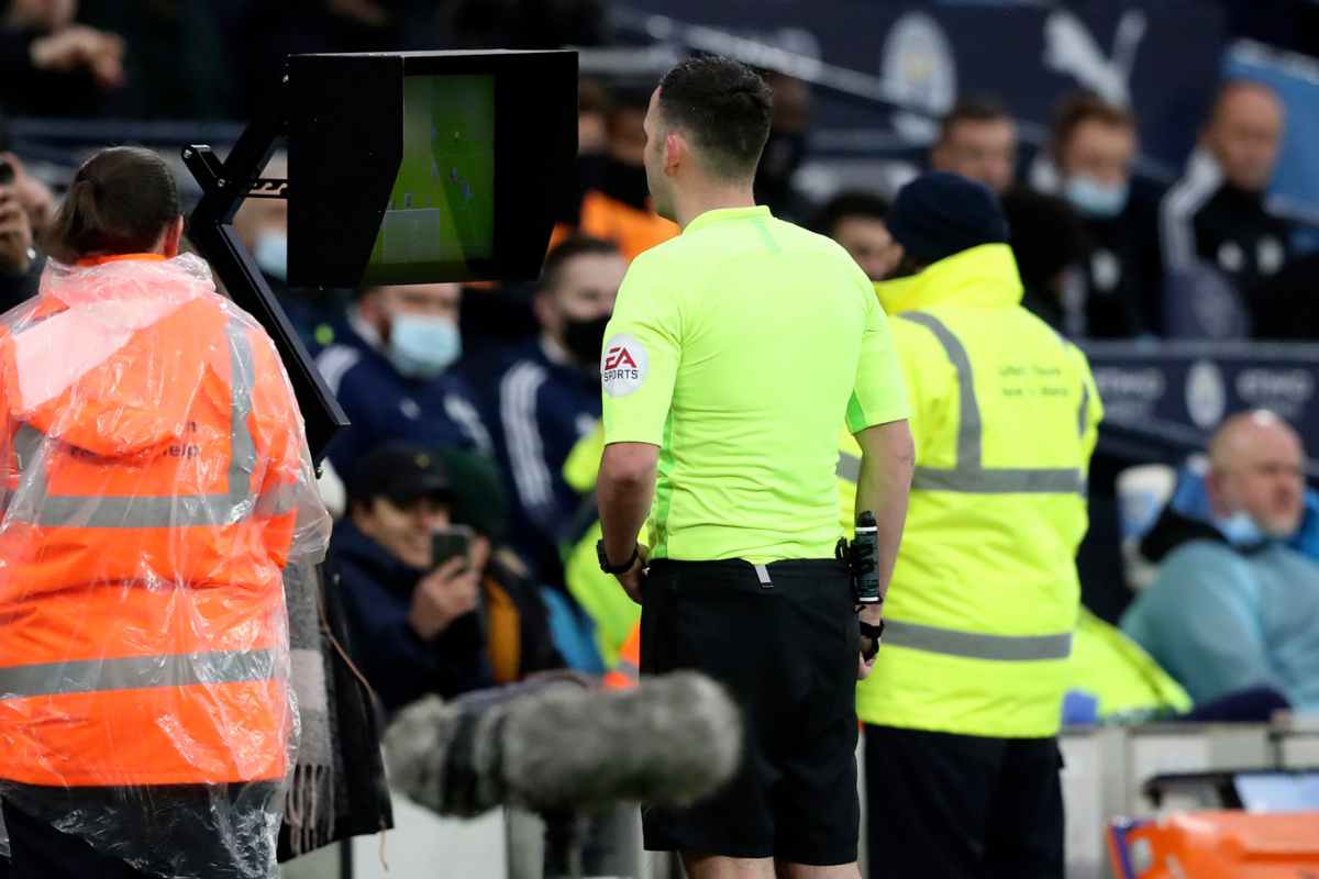 Orrori Var in Premier: sbagliano il fuorigioco 