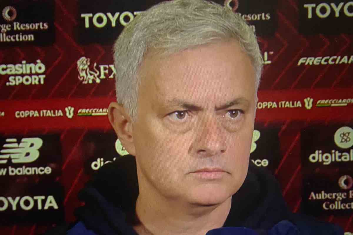 Roma, Mourinho svela il motivo del turnover e non risponde a Zaniolo: "La proprietà è stata chiara"