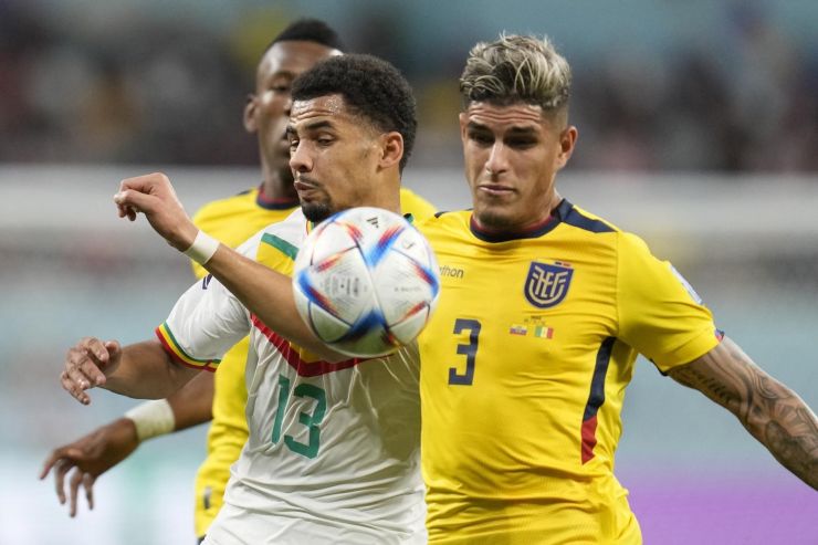 Il Newcastle su Hincapie, obiettivo di Inter e Milan