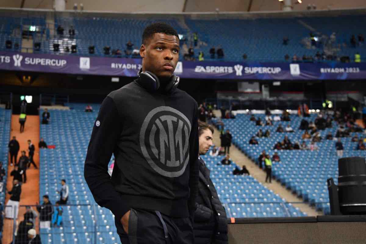 Inter, Dumfries vicino allo United