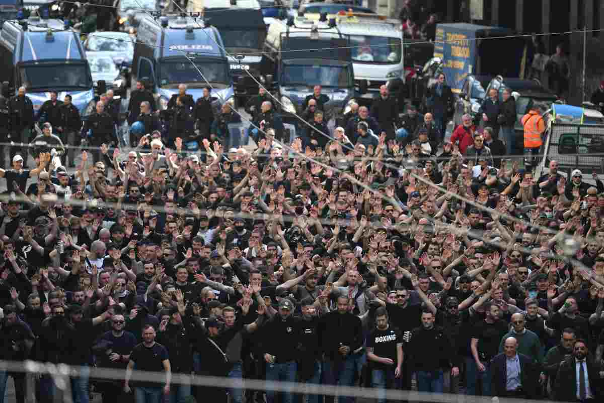 Scontri tifosi Napoli ed Eintracht