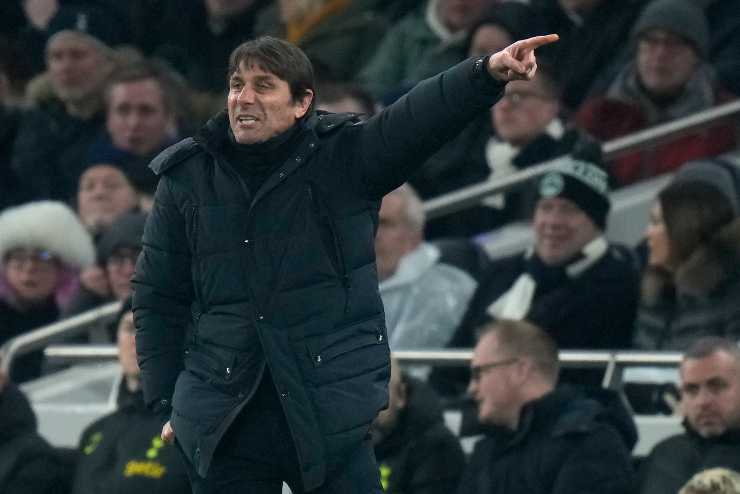 Antonio Conte potrebbe tornare in Italia, ma per restare fermo un anno