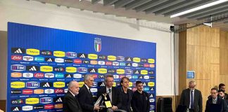 Mancini, Gravina, Verratti, De Laurentiis e il sindaco di Napoli Manfredi alla conferenza stampa prima di Italia-Inghilterra