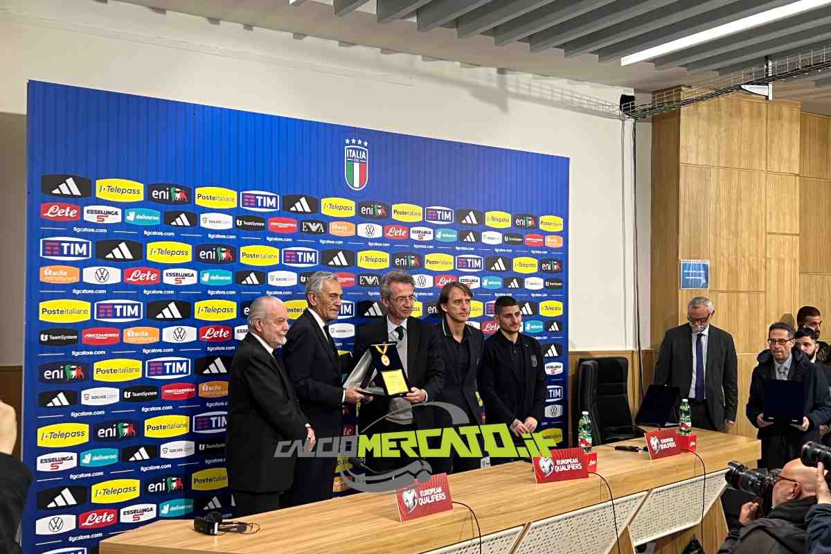 Mancini, Gravina, Verratti, De Laurentiis e il sindaco di Napoli Manfredi alla conferenza stampa prima di Italia-Inghilterra