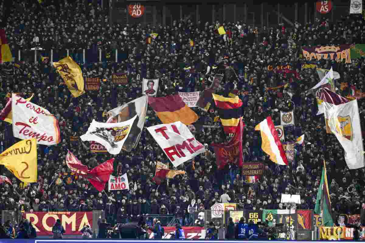 Striscioni pro-Mourinho e panolada prima di Roma-Sassuolo