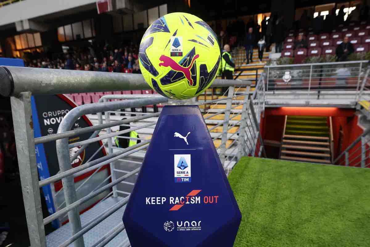 Palloni di Serie A ritirati dall'arbitro e messi in un sacchetto: il motivo