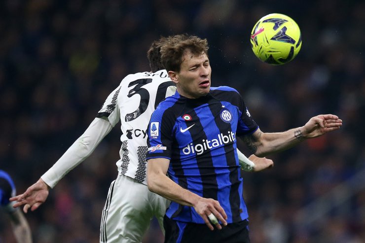 Barella sbraccia contro Lautaro Martinez