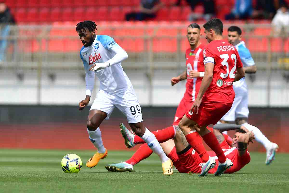 Monza-Napoli, pasillo de honor dei biancorossi