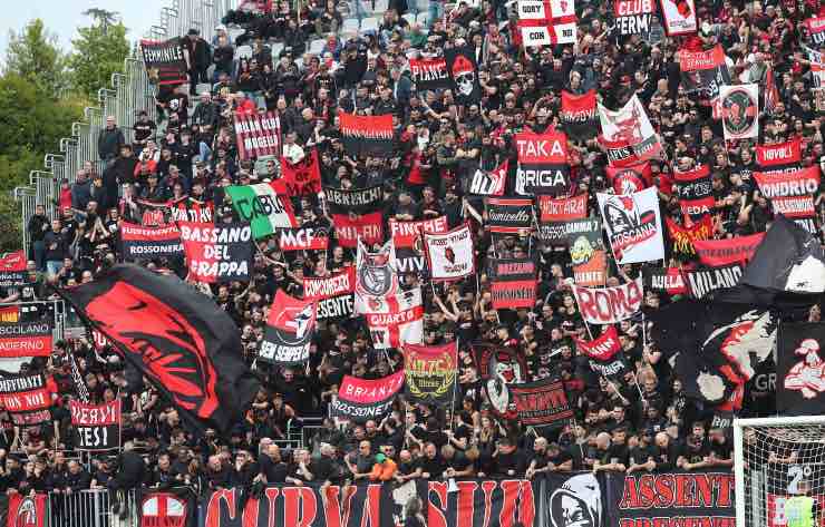 Tifosi Milan, la frase ai calciatori