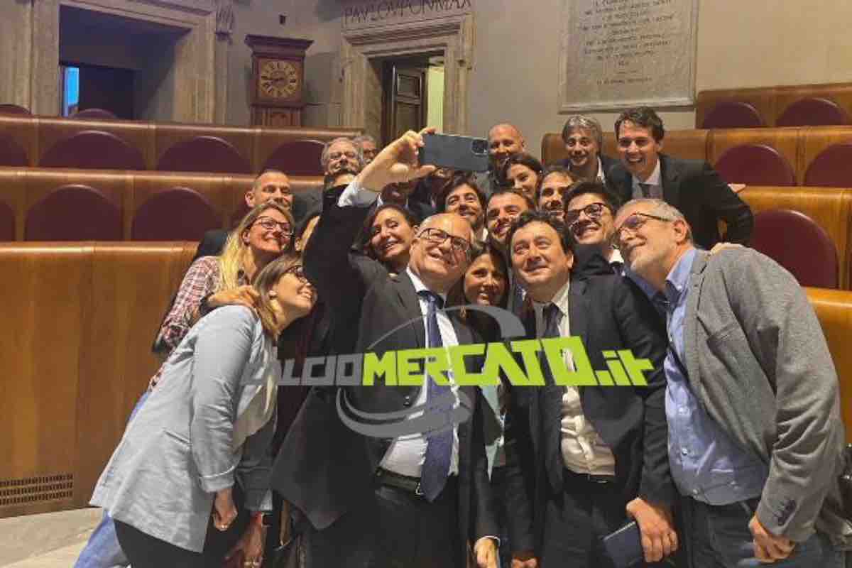 Stadio della Roma, approvata la delibera di interesse pubblico: applauso e selfie in Campidoglio | CM.IT