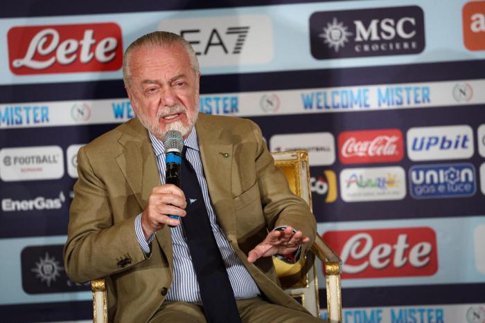 Napoli, De Laurentiis cambia strategia