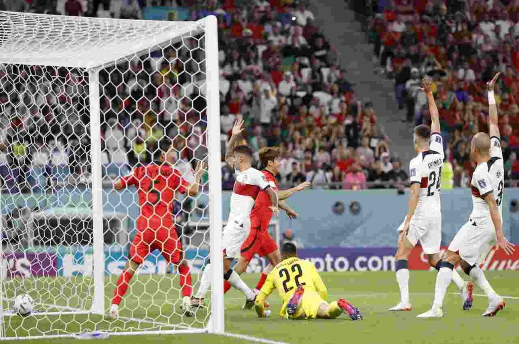 Coppa del Mondo in Qatar, fuorigioco fischiato dopo un gol (annullato)