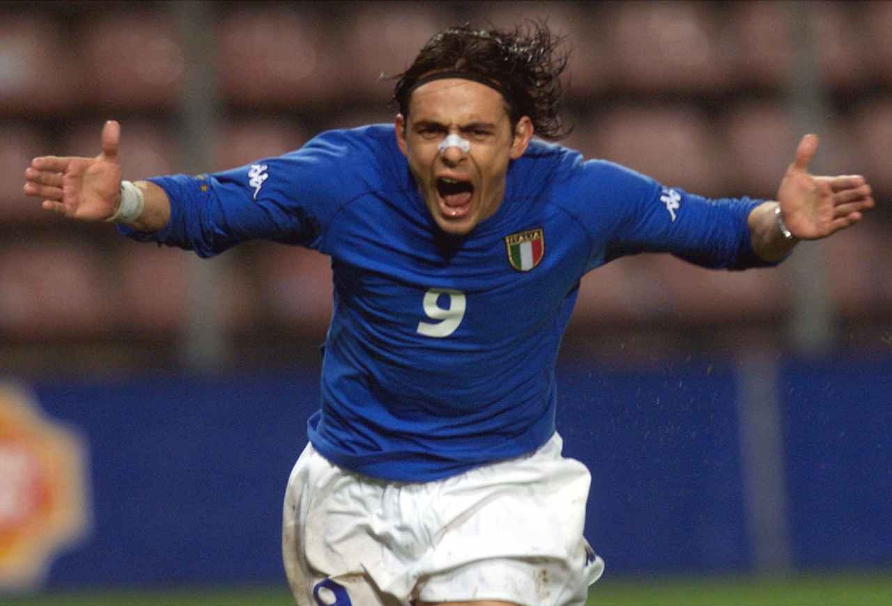 Filippo Inzaghi esulta con la maglia della nazionale