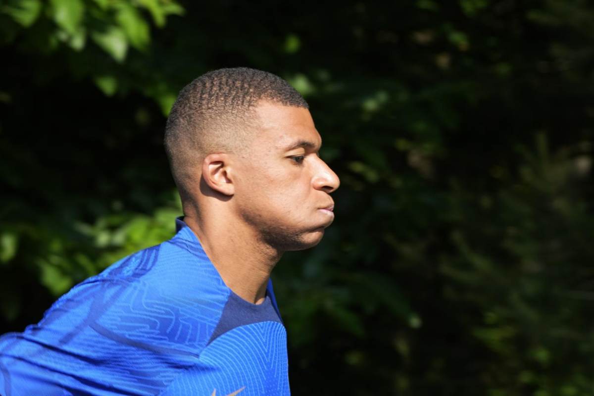 Mbappé nel ritiro della Francia